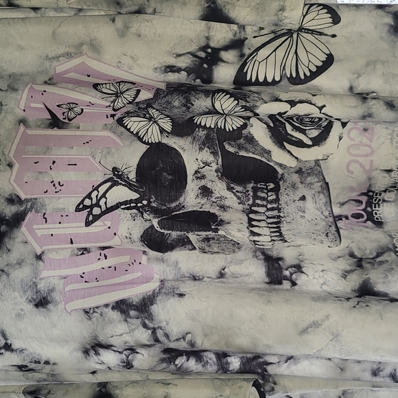 NWOT Shein T-Shirt - XL - Picture 2 of 3